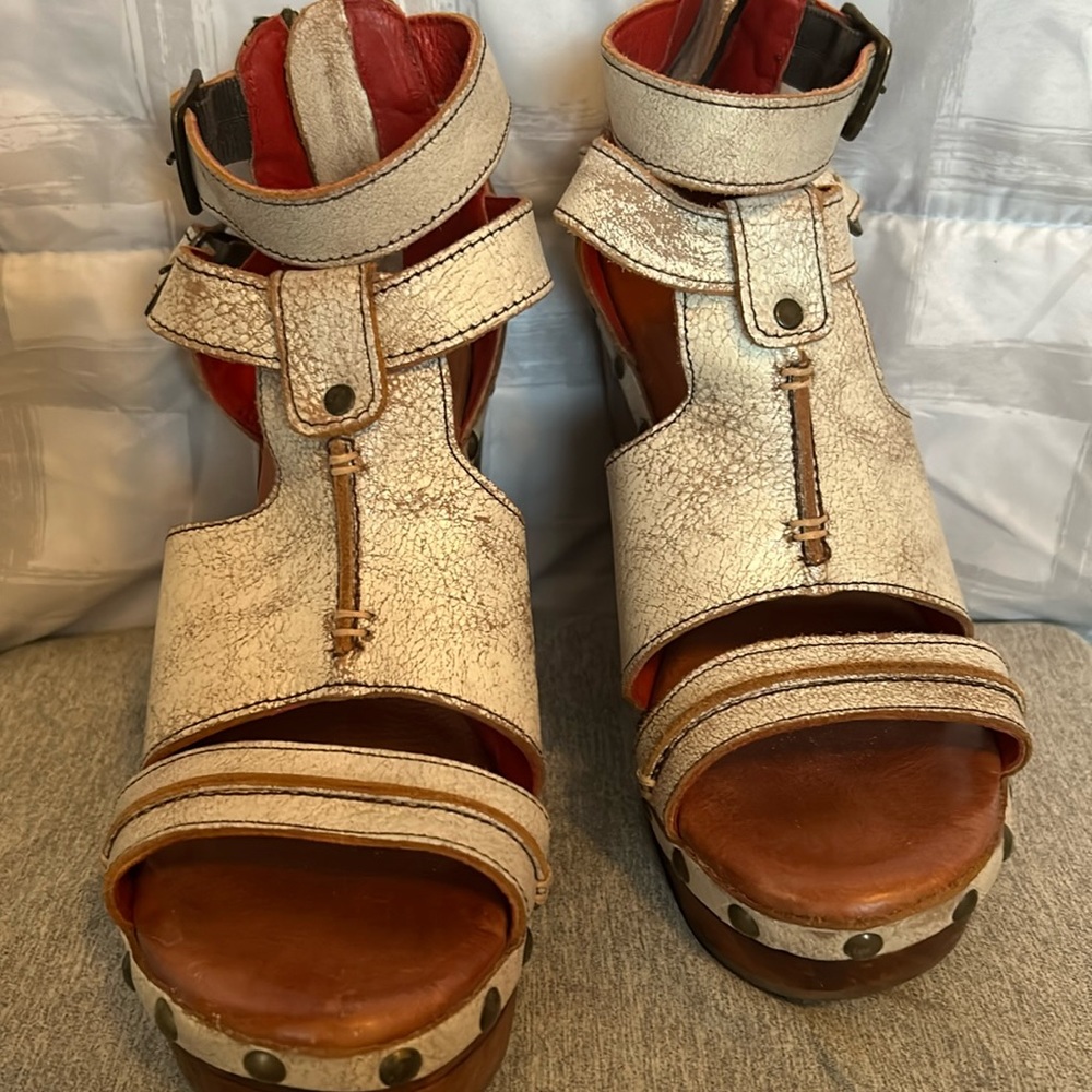 BED STU platforms!